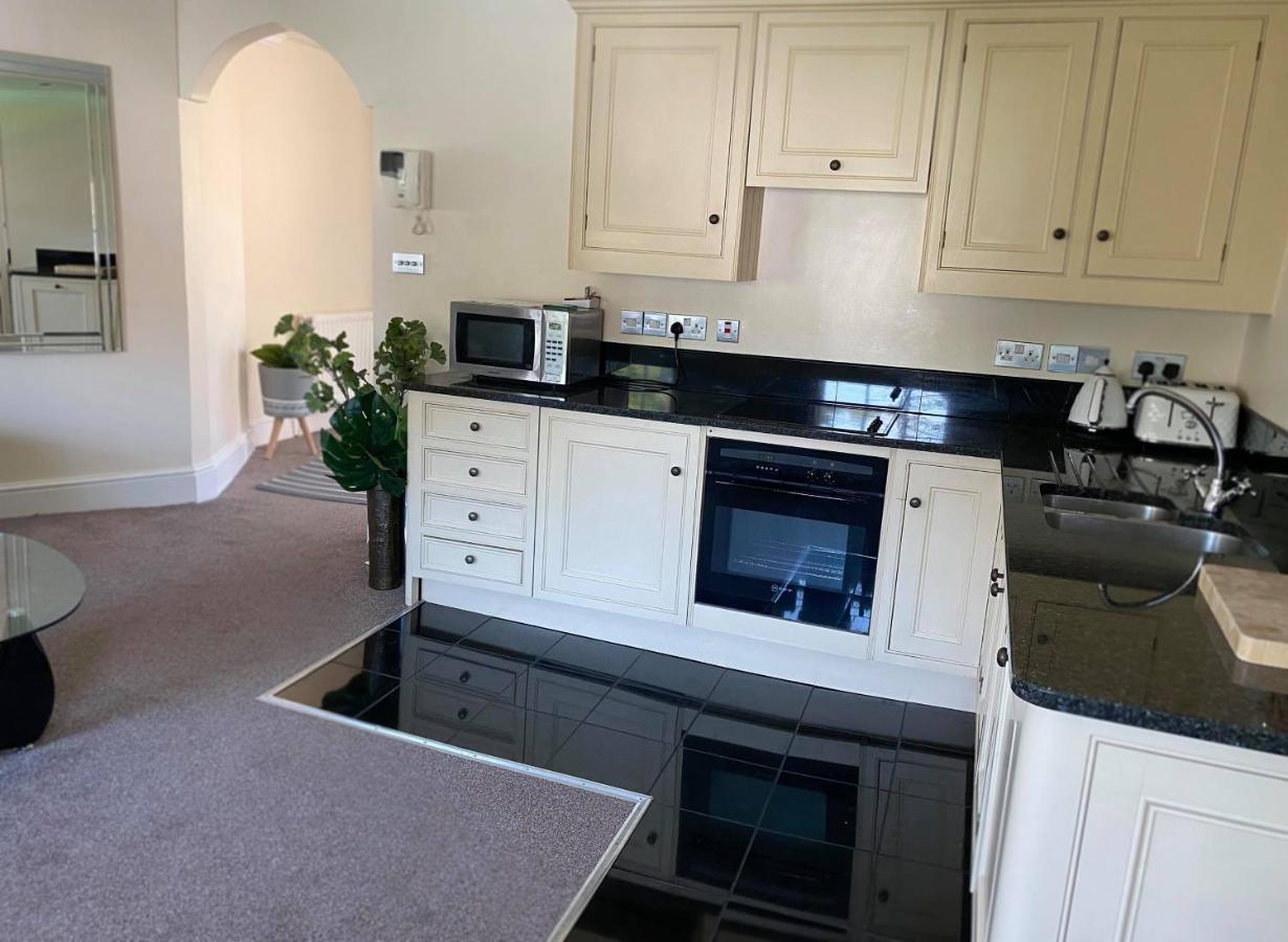 Letting Serviced Apartments - Guards View, ווינדזור מראה חיצוני תמונה