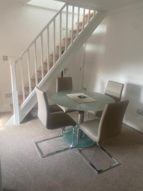 Letting Serviced Apartments - Guards View, ווינדזור מראה חיצוני תמונה
